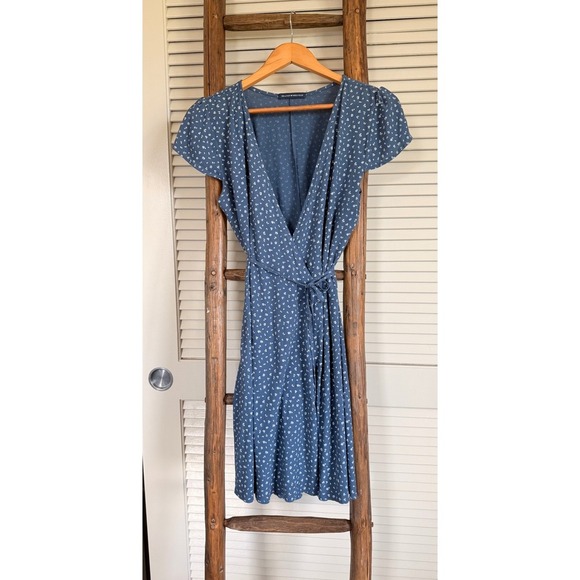 Brandy Melville Wrap Dress Blue Floral Print Short Sleeve Casual - Picture 3 of 7